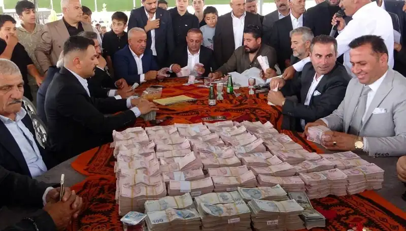 Aşiret Düğününde 1,5 Kilo Altın ve 7,5 Milyon TL: Takı Töreni 4 Saat Sürdü