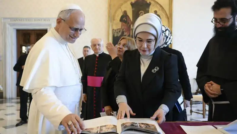 Emine Erdoğan ve Papa Leo, Gazze Krizi Üzerine Görüştü