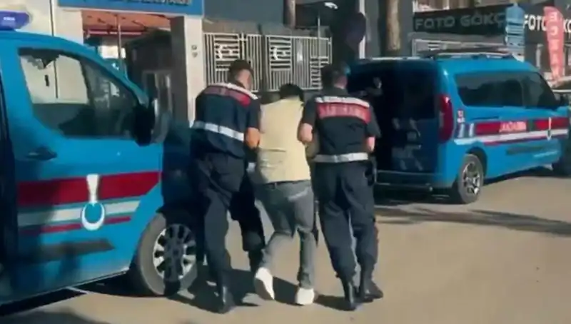 Türkiye'de Şok Operasyon: 10 İlde 5 Suç Örgütüne 74 Gözaltı!