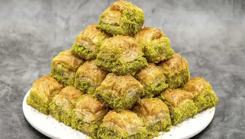 Baklavadan Şok İddia: Uzmanlar Ölümcül Bakteri Tehlikesine Dikkat Çekiyor!