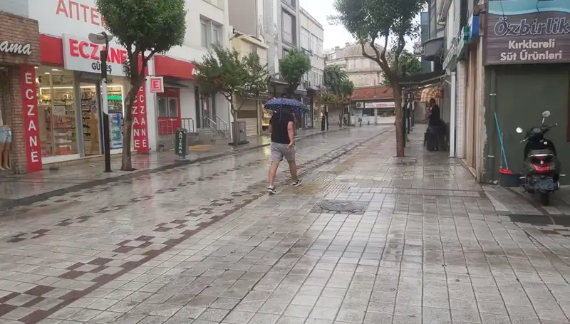 Kırklareli'de Sağanak Yağış Hayatı Olumsuz Etkiledi, Yaşamı Durma Noktasına Getirdi