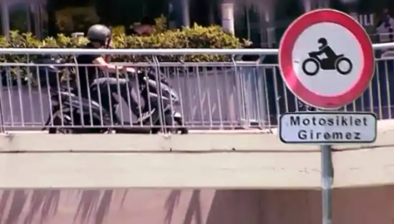 Üst Geçitler Motokuryelerin İşgali Altında: Çözüm Ne Olacak?