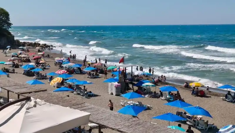 Akçakoca’da Denizde Yasağa Neden Olan Tehlike: Neler Oluyor?