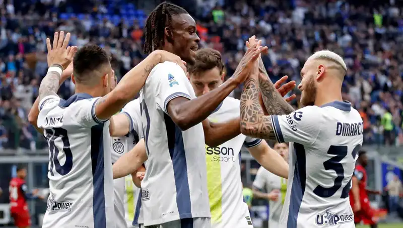 Serie A'da Şampiyonluk Yarışı Kızıştı: Zirvede Puanlar Eşitlendi!