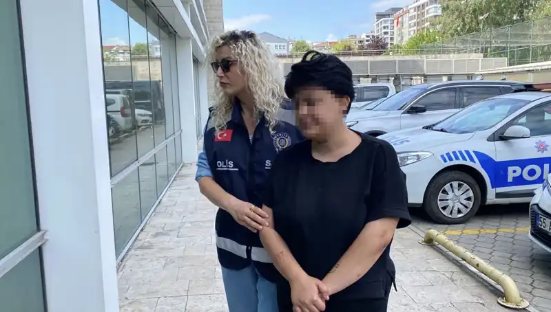 Korkunç Olay: Annesini 11 Yerinden Bıçakladı, Gözaltına Alındı!