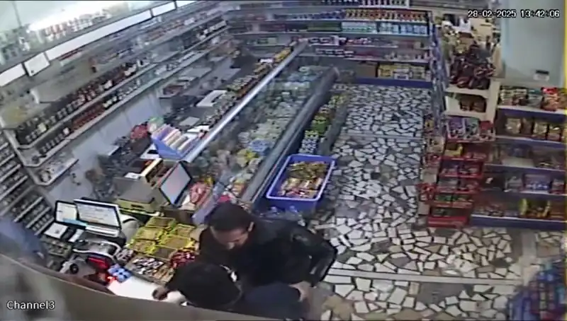 Cezaevi Fİrarisi Markette Saldırıya Geçti: Bıçak Çekip Mermer Fırlattı