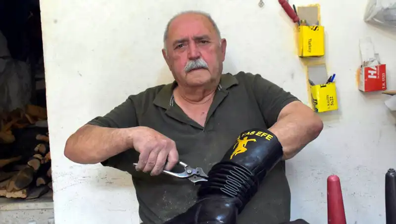64 Yıldır Aynı Ustaca Elde İşleyen Tireli Hasan Usta'nın Hikayesi