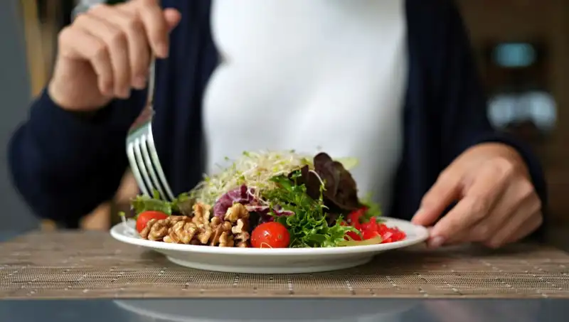 Önce Sebze Yemek: Sağlıkta Gizli Faydalar ve Bilinmesi Gerekenler