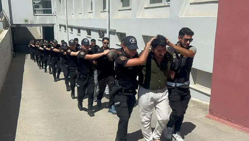 Adana'da 825 Kilogram Eroin Ele Geçirildi, 16 Şüpheli Tutuklandı!