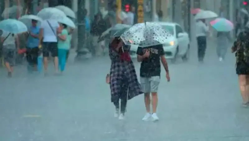 Meteoroloji’den kritik uyarı: Yangın bölgesinde rüzgar, İstanbul’da sağanak bekleniyor!
