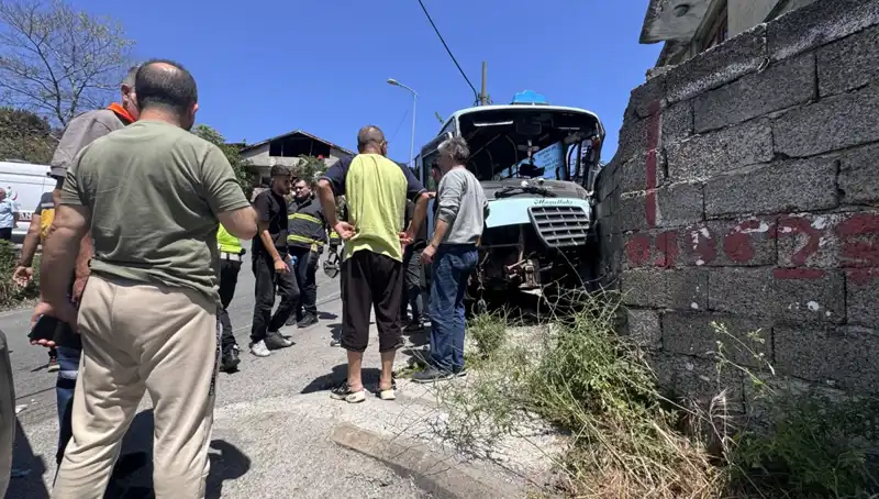 Minibüs Kaza Yaptı: 14 Yaralının Dramı ve Olayın Ayrıntıları