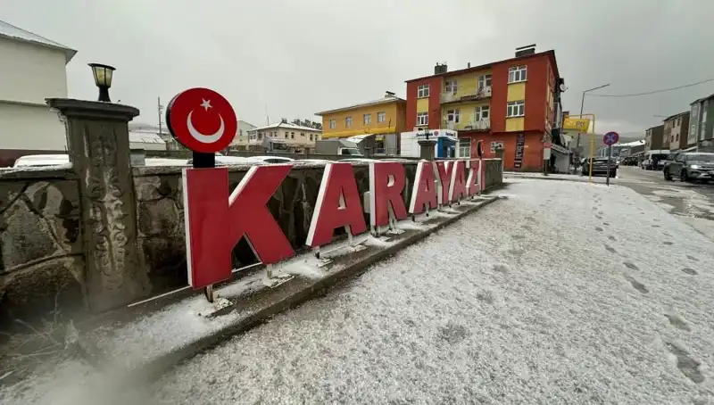 Temmuzda Kar Yağışı: Sürücüler Dondurucu Soğukta Şaşkın Kaldı