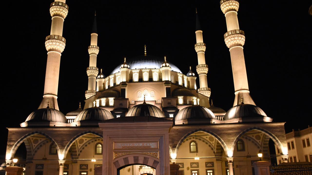 Üç ayların başlangıcı olan Regaip Kandili yarın kutlanacak