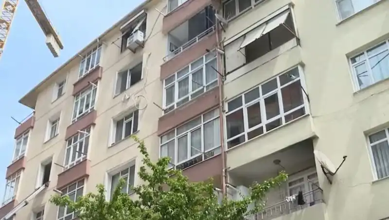 İstanbul'da Kolonları Patlayan Sitede Yaşananlar: 96 Daireli Tahliye Süreci