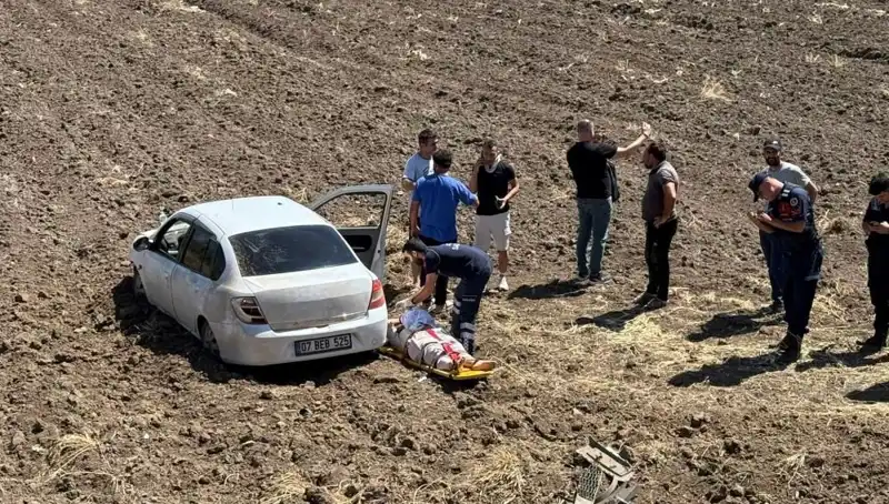 Osmaniye'de Otomobil Kontrolden Çıktı: Tarlaya Uçtu, Üç Yaralı!