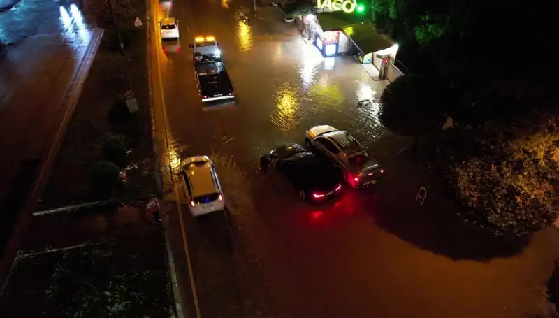 Adana'da Şiddetli Yağışlar Cadde ve Yolları Sular Altında Bıraktı!