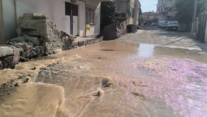 Çarşıda İçme Suyu Hattı Patladı: Altyapı Krizi Büyüyor!
