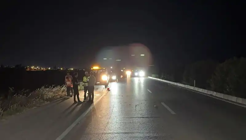 Adana'da Üç Araçlık Zincirleme Trafik Kazası: Sürücüler Şans Eseri Kurtuldu