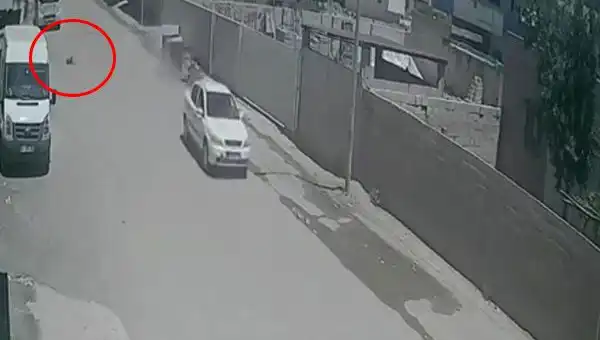 Otomobil Çocuğa Çarptı, Sürücü Kaçtı: Eyüpsultan'da Dehşet Anları!