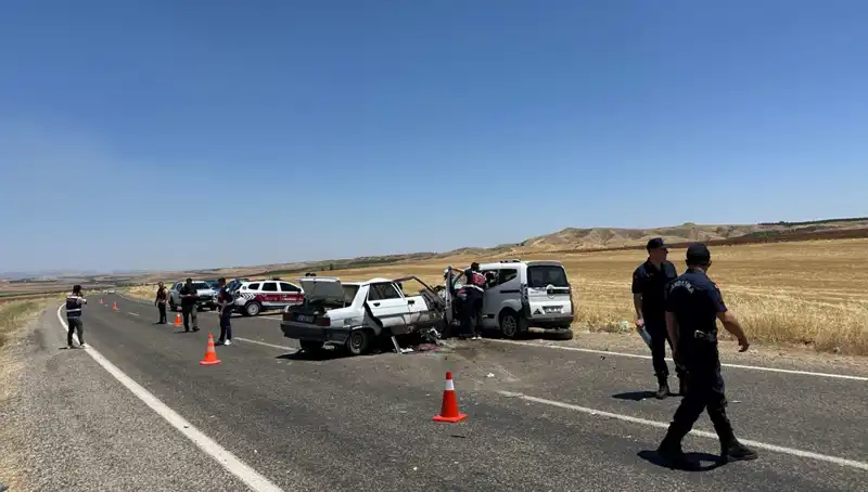 Adıyaman'da Feci Trafik Kazası: 4 Kişinin Hayatını Kaybetmesi Üzüntüyle Karşılandı