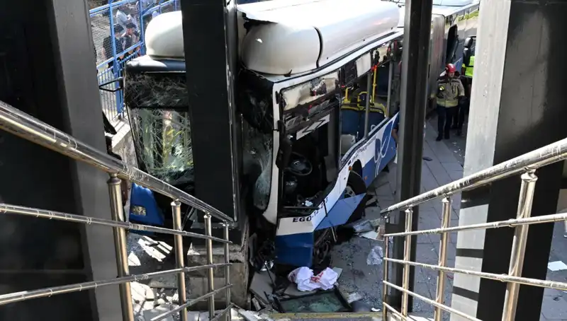 Ankara’da Belediye Otobüsü Feci Kaza Geçirdi: 27 Yaralı, Biri Ağır