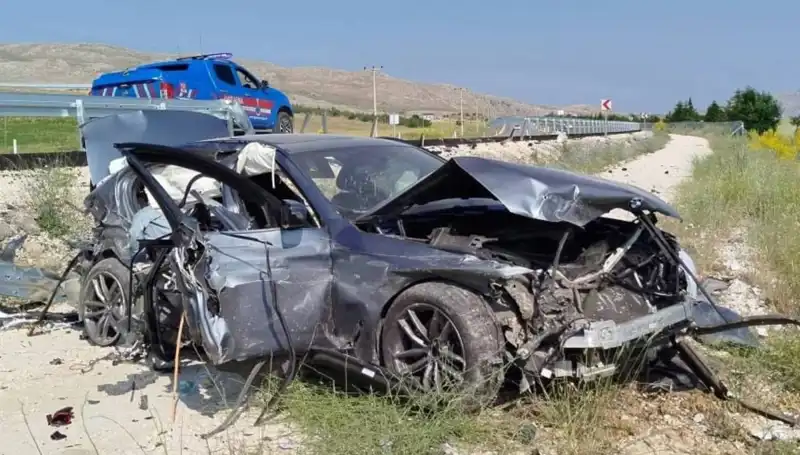 Sivas'ta İki Farklı Trafik Kazası: 9 Yaralı, Olayın Sebepleri Neler?