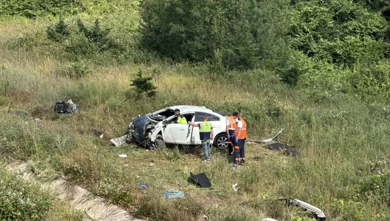 Kuzey Marmara Otoyolu'nda Şok Kaza: Araç Şarampole Devrildi
