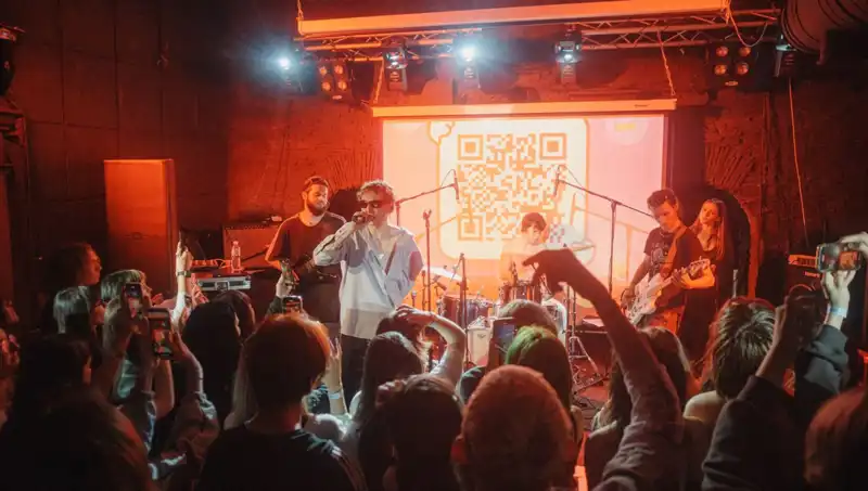 Savaşın Ortasında Hayat: Saldırı ve Konser Aynı Şehirde Bir Arada