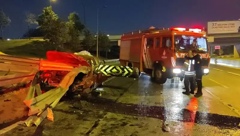 Bariyer Otomobile Saplandı! Sürücü Ağır Yaralı: Olayın Detayları