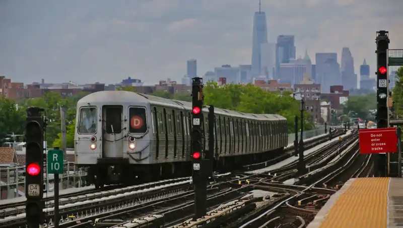 Metro Sörfü: 15 Yaşındaki Çocuğun Hayatına Mal Oldu