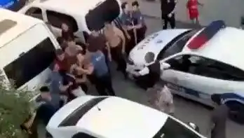 Sosyal Medya Tartışması Sokakları Alevlendirdi: 2'si Polis 4 Yaralı