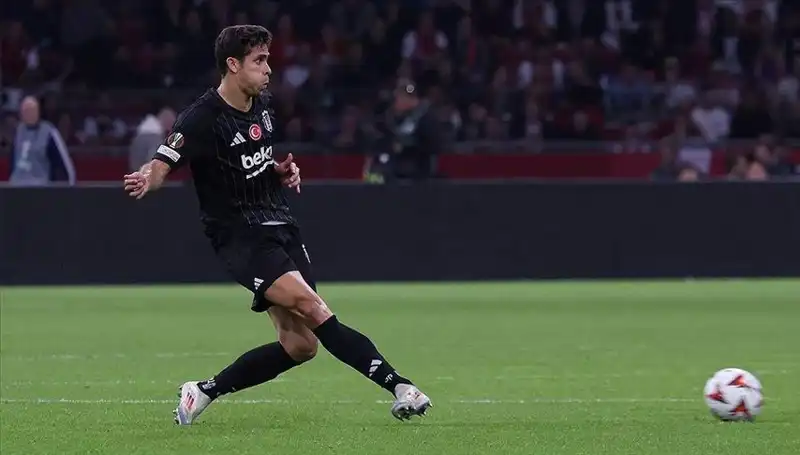 Beşiktaş Derbisi Öncesi Stoper Hattında Şok: İki Kötü Haber!