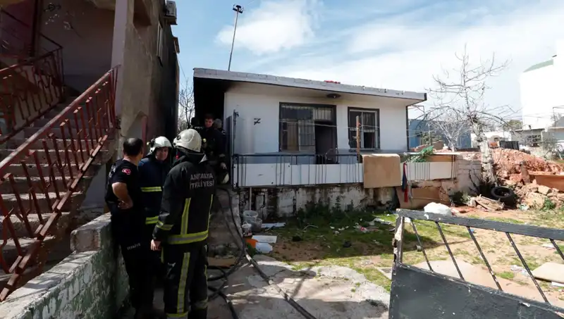 Antalya'da Gecekondu Yangını: Korku Dolu Anlar ve Maddi Hasar